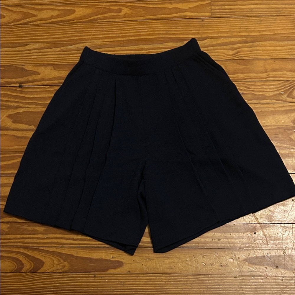 St. John Black Pleated Women's Shorts